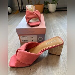 NWB Lisa Vicky imPRESS Coral Suede Mules with Woven Heel
